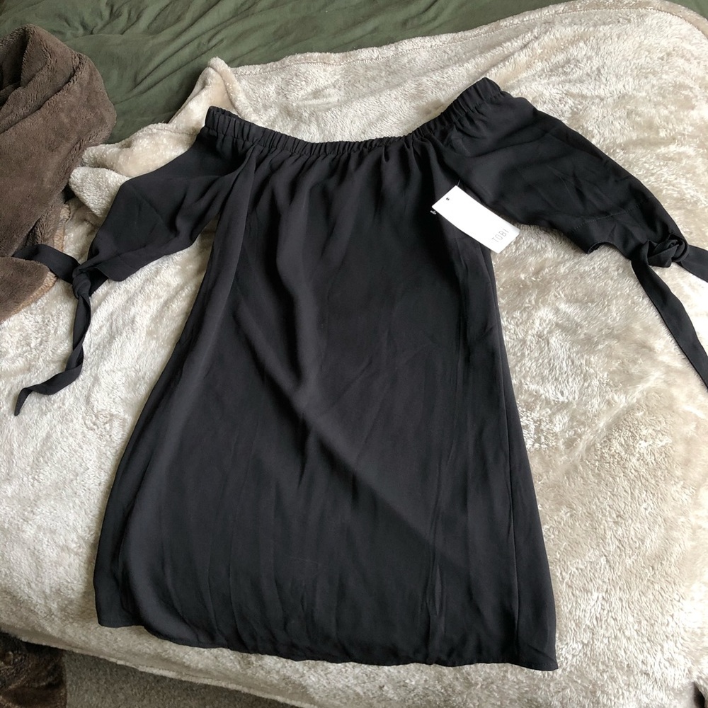 Tobi Off the Shoulder Dress